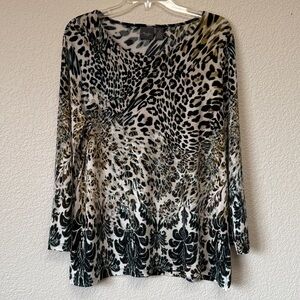 Chico’s Traveler Long Sleeve Exotic Animal Print Top size 2, Large